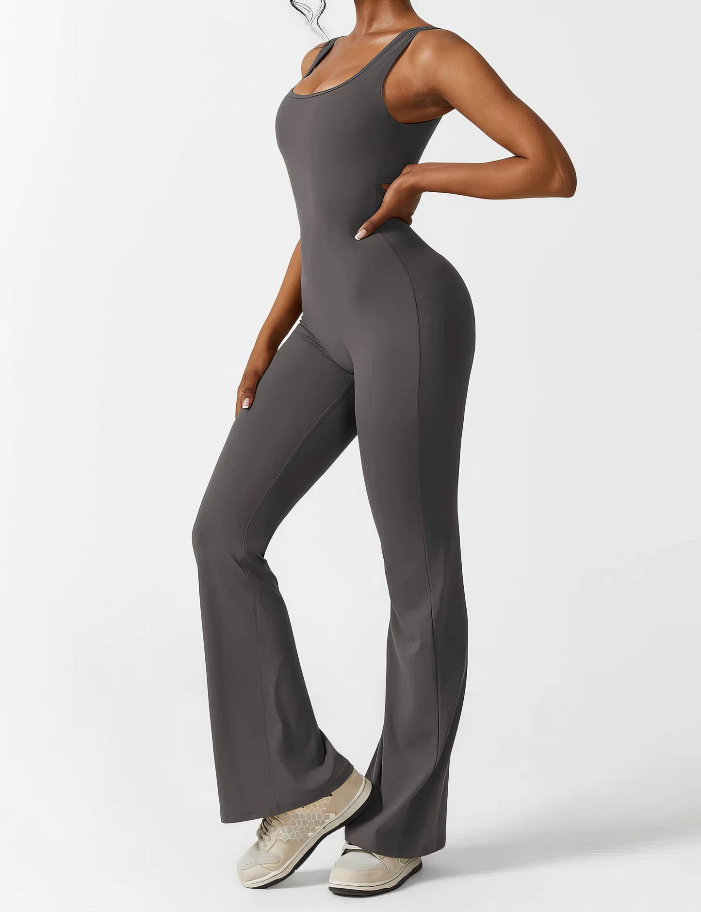 DEMI | V-BACK JUMPSUIT